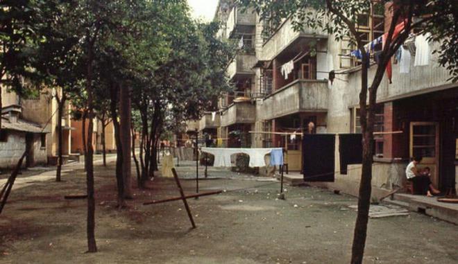 BOB体育官方30多年前的上海公寓：装修轻易另有很多旧式家具(图1)